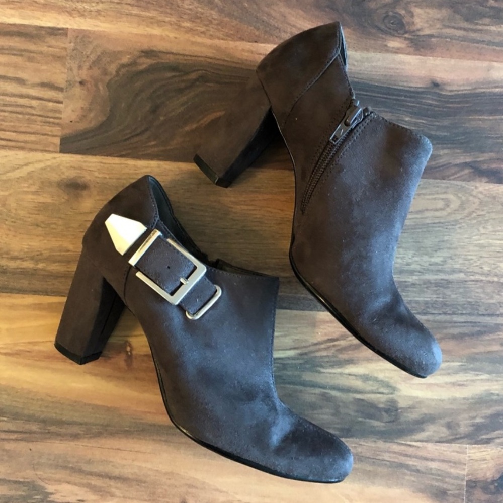Aerosols ankle boots